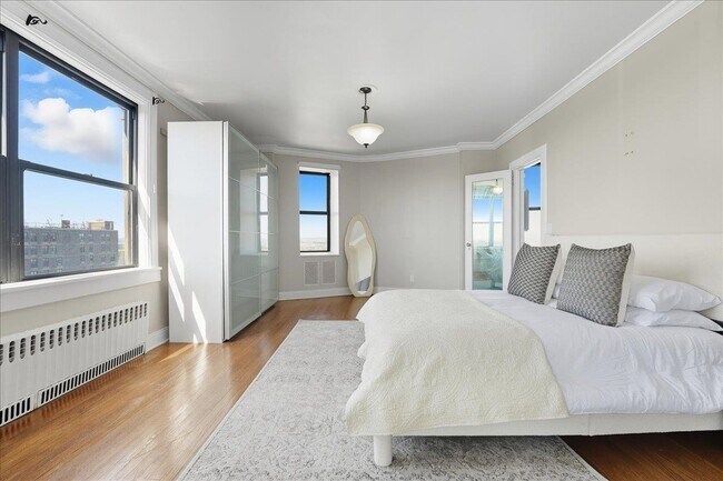 Building Photo - 2600 John F. Kennedy Blvd