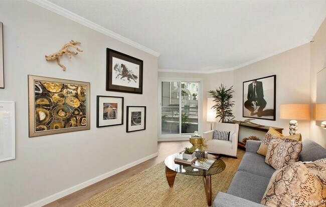 Building Photo - 240 Lombard St