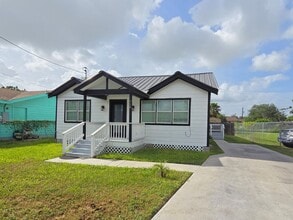 Building Photo - 718 W Lozano St