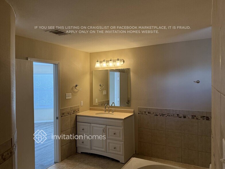 Building Photo - 8441 Shallow Creek Dr