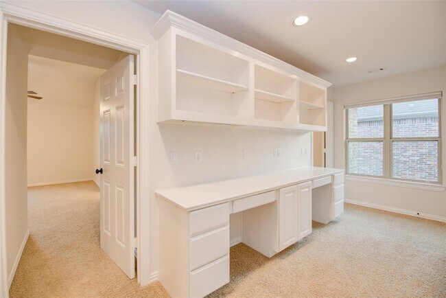 Building Photo - 163 N Almondell Way