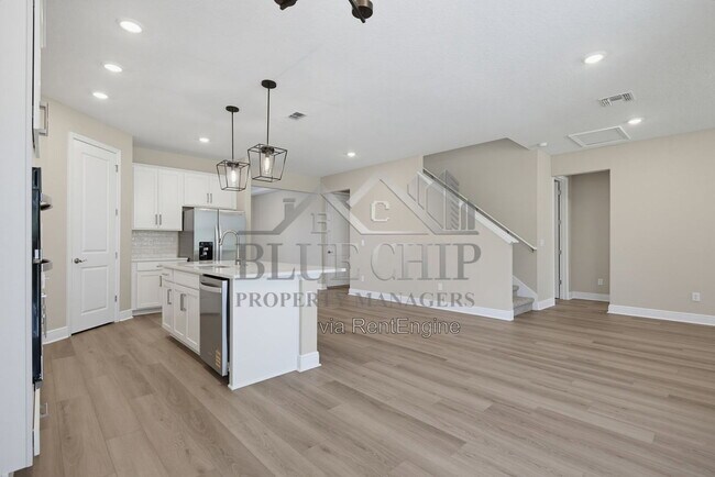 Building Photo - 1213 Pampus Dr