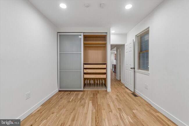 Building Photo - 530 S 15th St