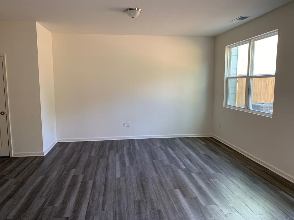 Building Photo - 315 Penn Station Way