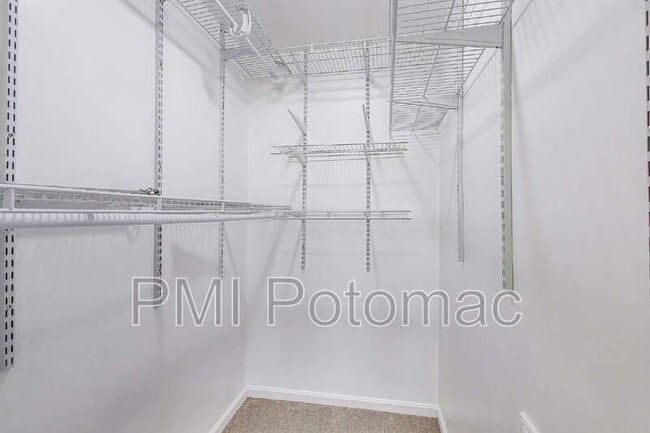 Building Photo - 8417 Meadow Green Way