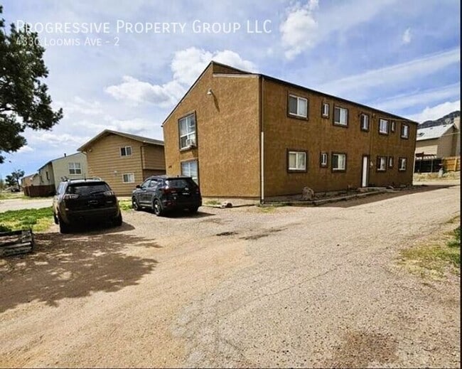 Building Photo - Spacious 2-Bedroom Apartment with Private ...