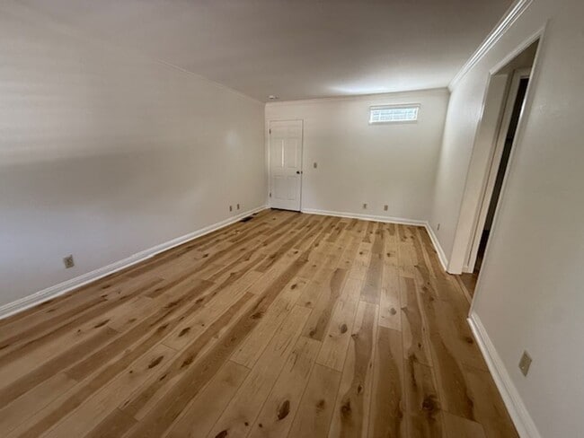 Building Photo - Beautiful Townhome in the Heart of Pleasanton