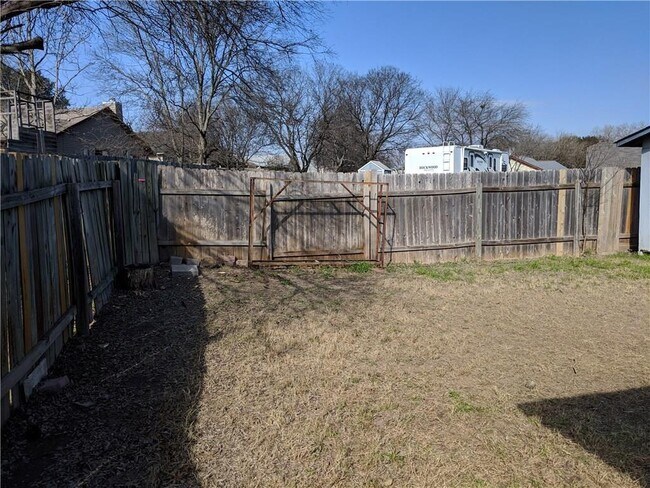 Building Photo - 1800 Krizan Ave