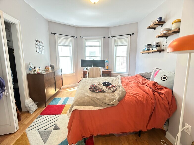 Building Photo - 81 Newbury St