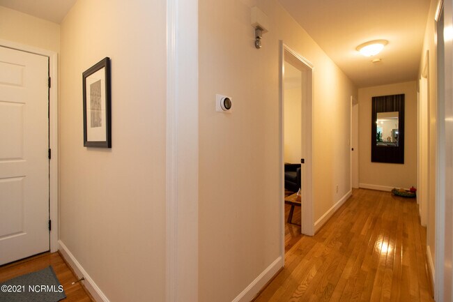 Building Photo - 107 Pine Needle Cir