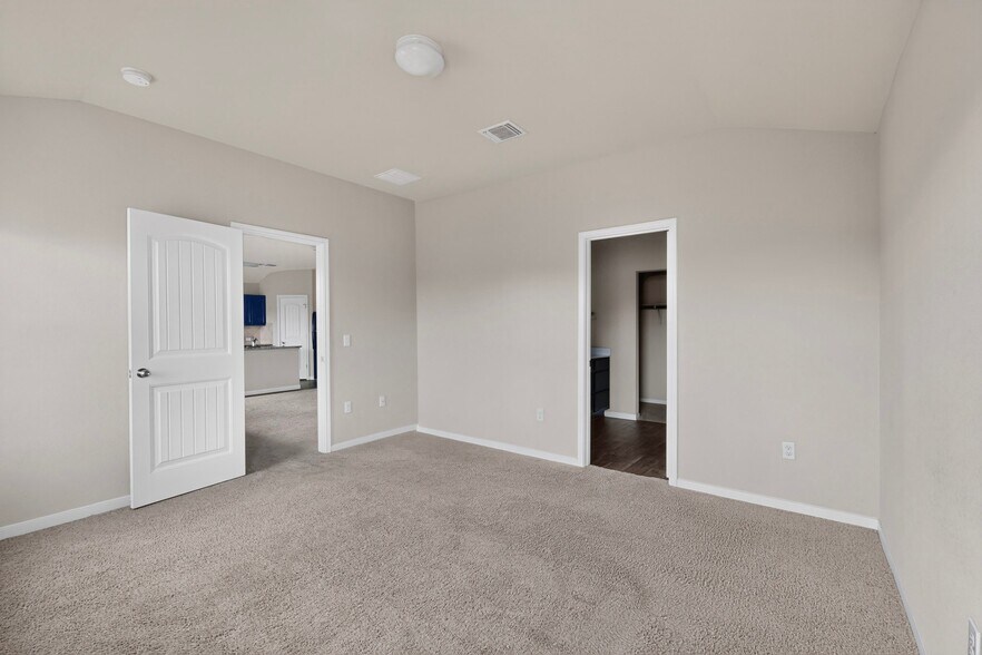 Building Photo - 402 Pentire Way