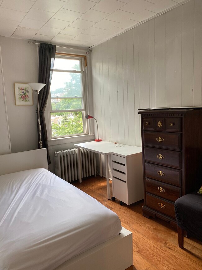 Building Photo - 2318 Eldridge St