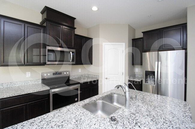 Building Photo - 1255 N Arizona Ave