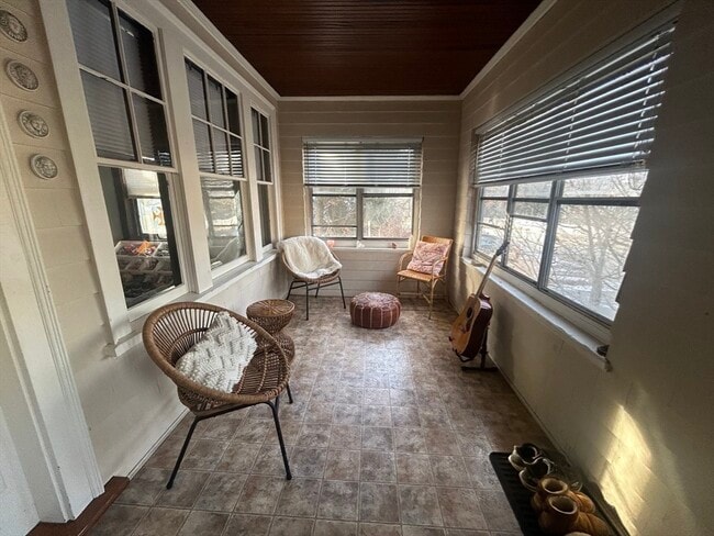 Building Photo - 66 Riverview Ave