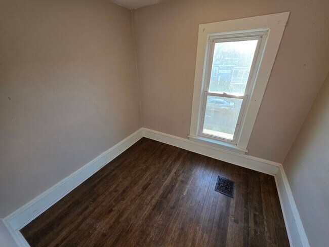 Building Photo - 523-525 Bay