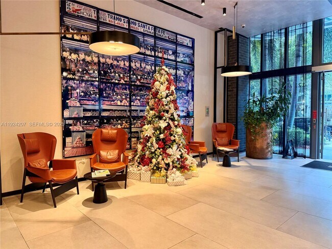 Building Photo - 121 NE 34th St