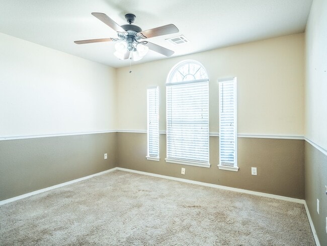 Building Photo - 440 Spicewood Trail