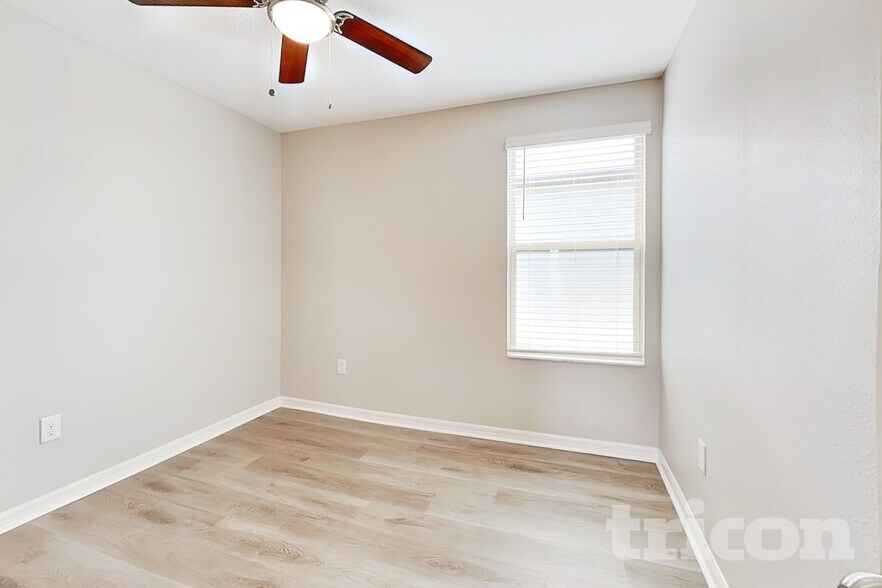 Building Photo - 4906 White Chicory Dr