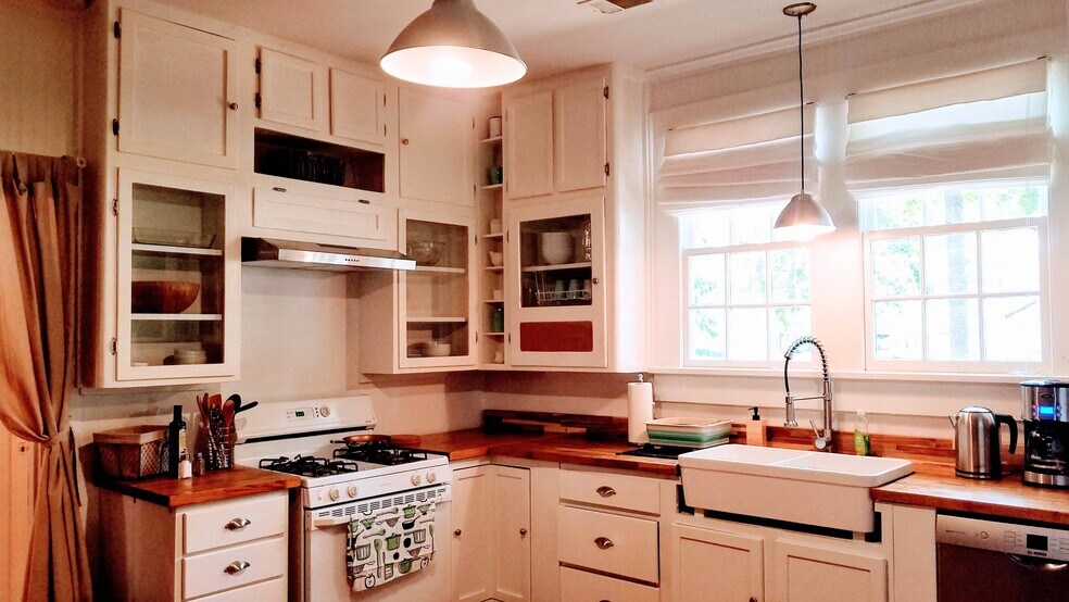 Building Photo - 3202 Le Bron Rd