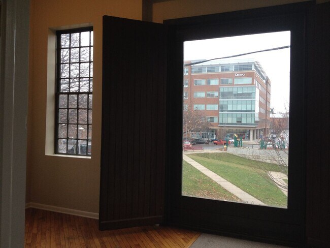 Building Photo - 234 W Clarke Ave