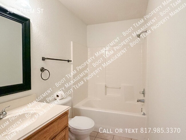 Building Photo - 308 Palm St