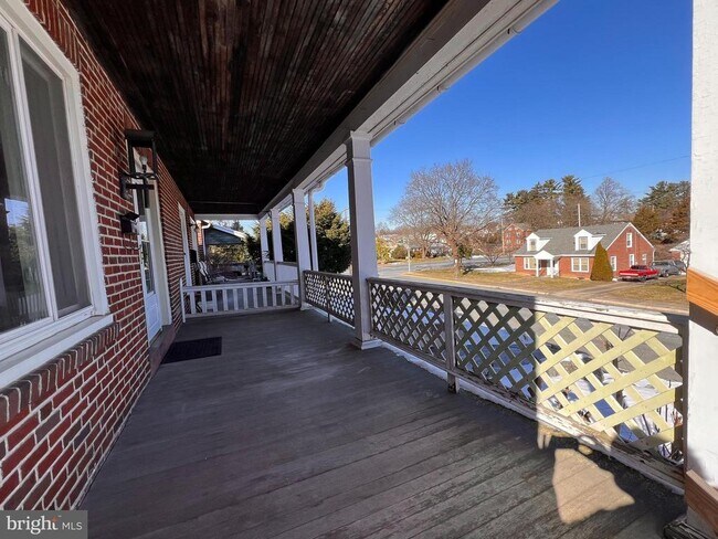 Building Photo - 2268 READING