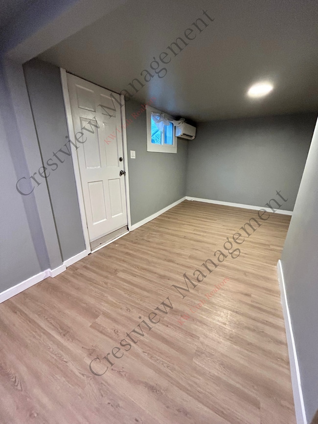 Building Photo - 1168 E 800 S
