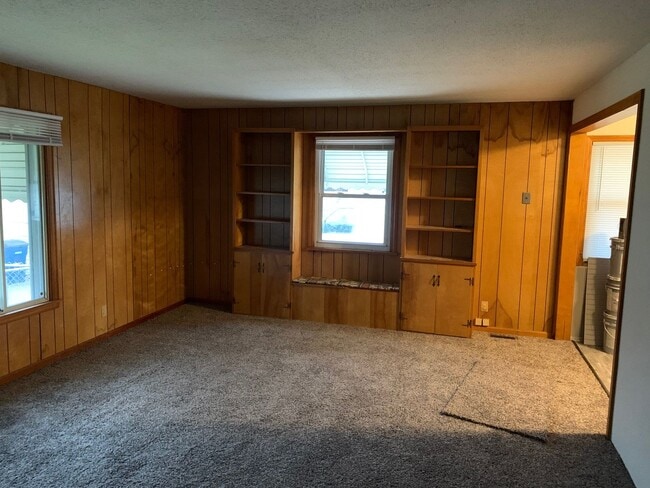 Building Photo - Just remodeled! 3 Bedroom 1 bath home