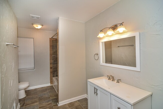 Building Photo - Charming 3 Bedroom in Bessemer