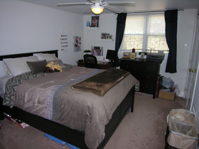 Building Photo - 280 Greenough St