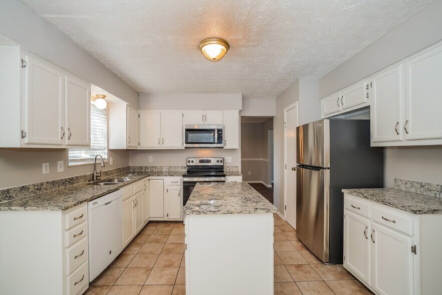 Building Photo - 593 Bridgewater Ct