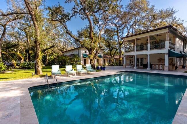 Building Photo - 10100 Lakeside Dr