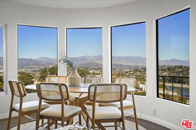 Building Photo - 1850 San Jacinto St