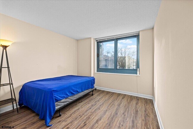 Building Photo - 526 Pacific Ave