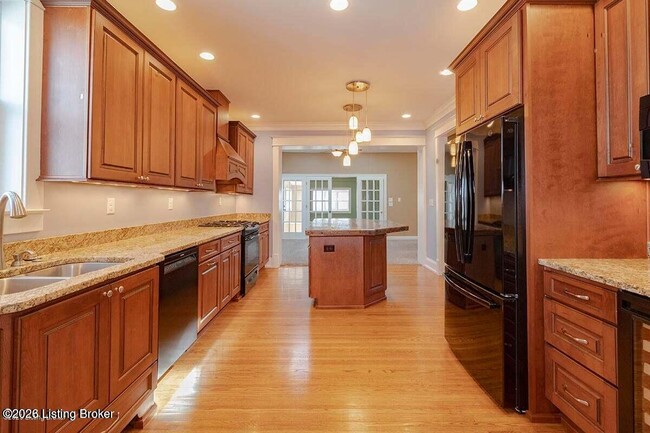 Building Photo - 2112 Maryland Ave