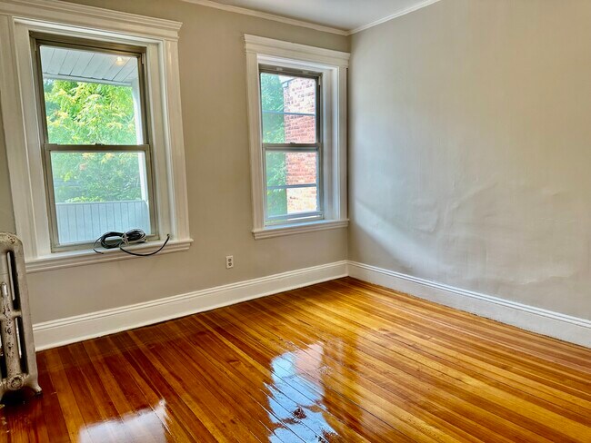 Building Photo - 10 Strathmore Rd