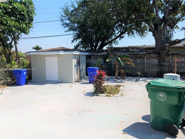 Building Photo - 801 NW 30th Pl