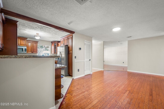 Building Photo - 2726 Winrock Dr W