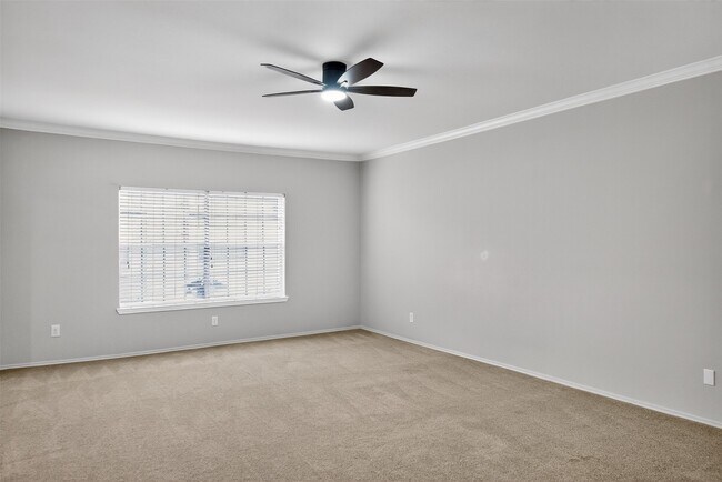 Building Photo - 562 Wilcrest Dr