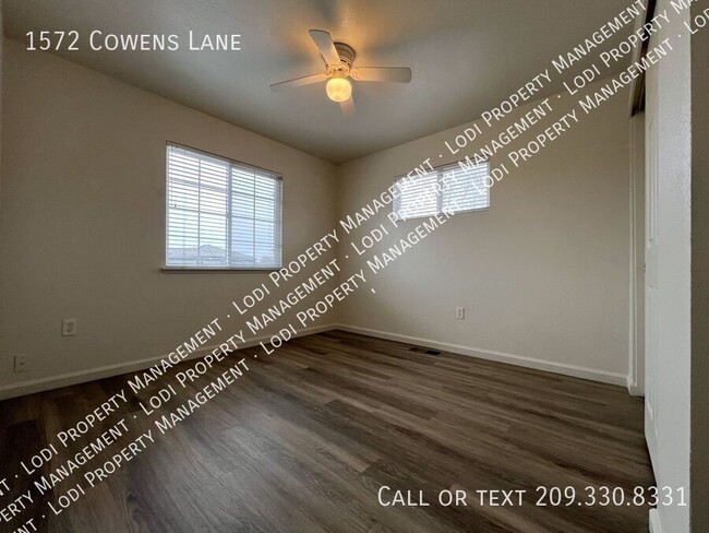 Building Photo - 3 Bedroom, 2.5 Bath Home in HOA Community