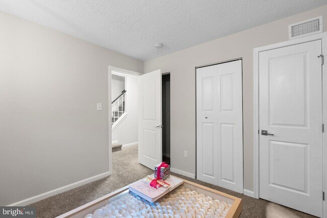 Building Photo - 18005 Sunset Lake Ct