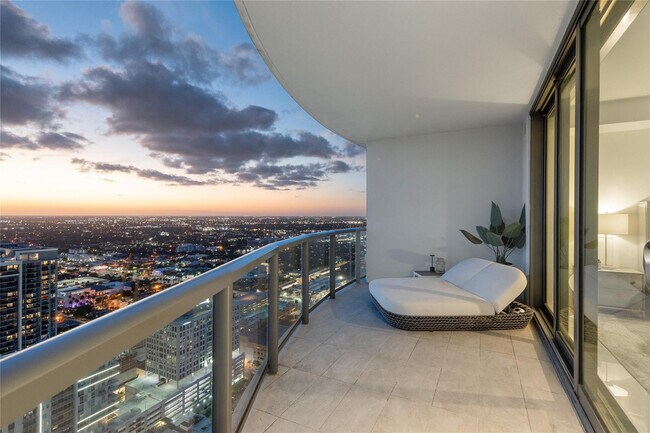 Building Photo - 100 E Las Olas Blvd