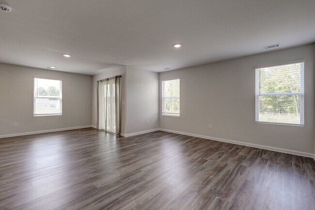 Building Photo - 220 Ingleby Rd
