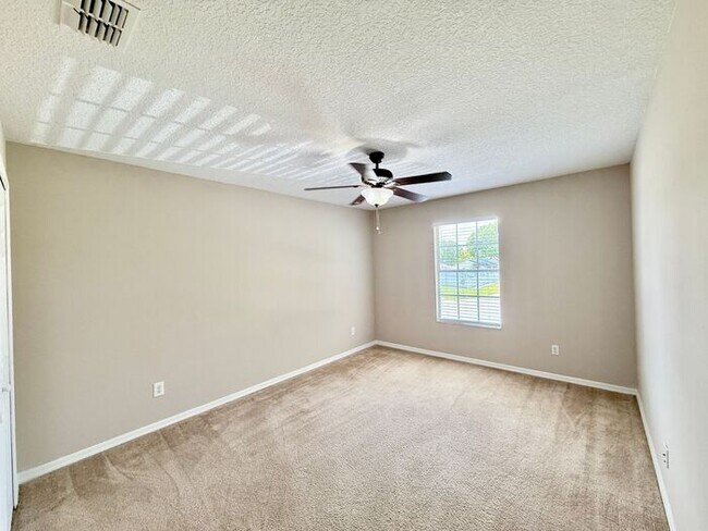 Building Photo - LARGE AND SPACIOUS 4/3 HOME IN EAST ORLANDO WEDGEFIED COMMUNITY