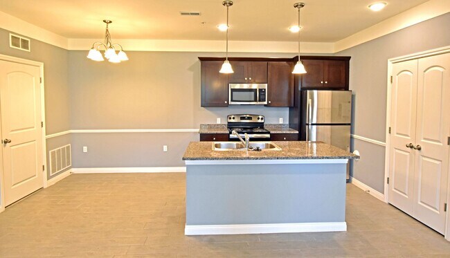 Building Photo - Shelby Township, 1st Floor Access!  2 Bedrooms, 2-Baths, att. Garage