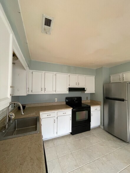 Building Photo - 1426 Maryland Ave