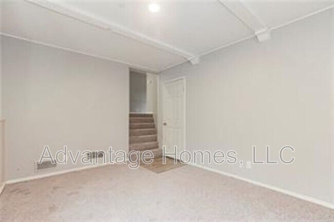 Building Photo - 1423 E Haven Ln