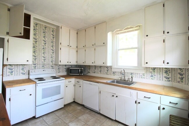 Building Photo - 609 Collicello St