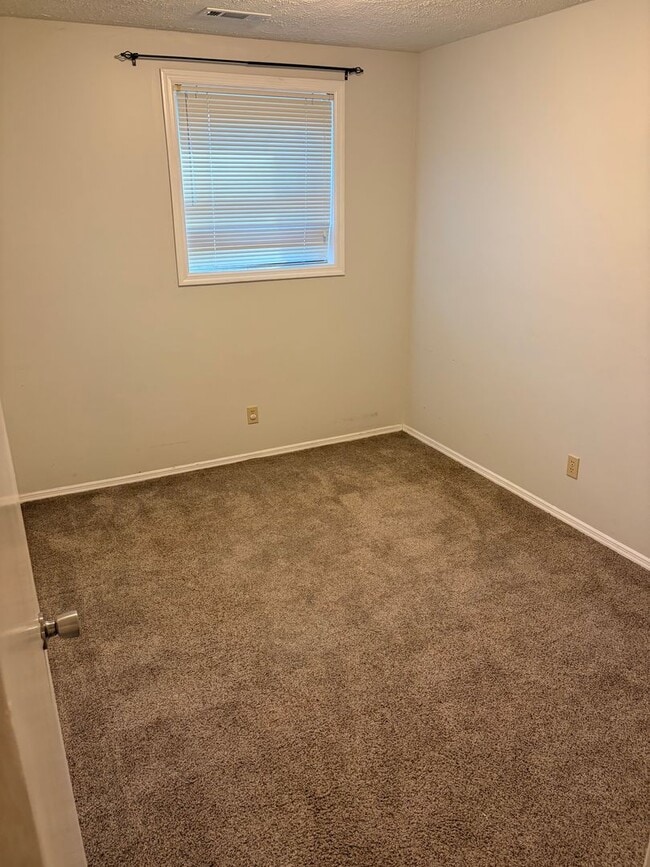 Building Photo - 3431 N Stoneycrest Rd