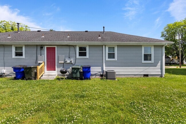 Building Photo - Cozy 2-Bedroom Duplex Apartment in Norfolk